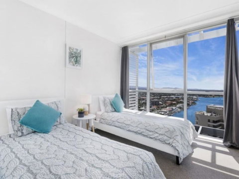 Beach Stay - Ocean & Riverview Resort Chevron Renaissance Central Surfers Paradise - Accommodation in Surfers Paradise 2