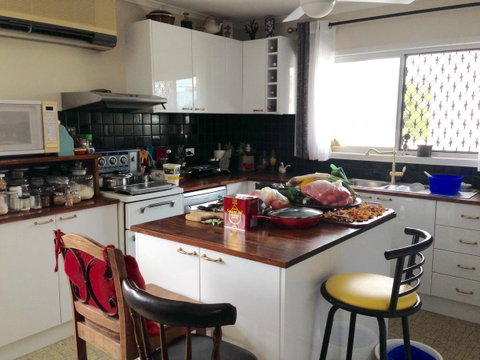 XYL Pets Friendly Seaside Boutique Guesthouse - Accommodation in Surfers Paradise 2