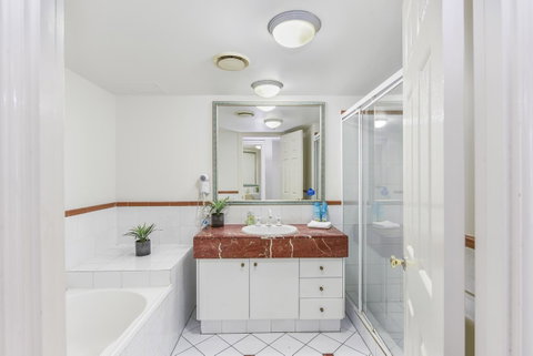 APR Private SUITES MOROC By The Beach - Accommodation in Surfers Paradise 28