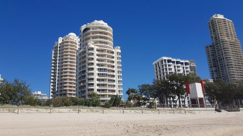 APR Private SUITES MOROC By The Beach - Accommodation in Surfers Paradise 37