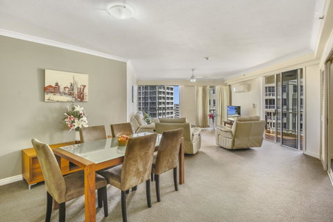 APR Private SUITES MOROC By The Beach - Accommodation in Surfers Paradise 23