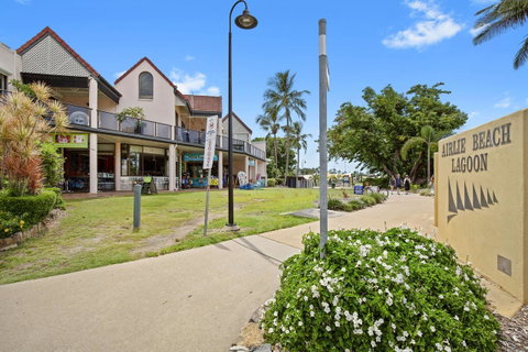 Montipora Unit 3 - In The Heart Of Airlie, Wi-fi And Netflix - Accommodation in Surfers Paradise 11