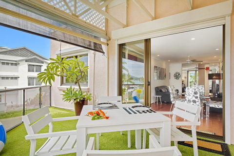 Montipora Unit 3 - In The Heart Of Airlie, Wi-fi And Netflix - Accommodation in Surfers Paradise 1