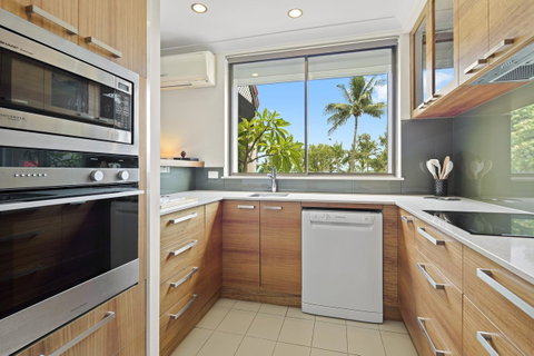 Montipora Unit 3 - In The Heart Of Airlie, Wi-fi And Netflix - Accommodation in Surfers Paradise 4