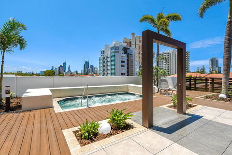Qube Broadbeach Ocean View Apartments - Accommodation in Surfers Paradise 12