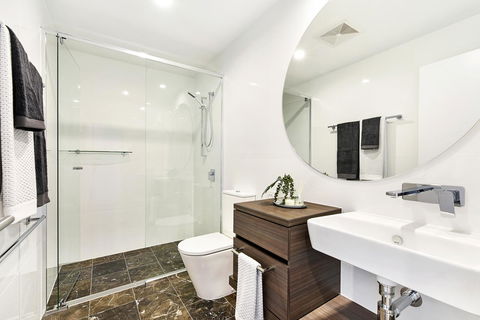 Qube Broadbeach Ocean View Apartments - Accommodation in Surfers Paradise 1