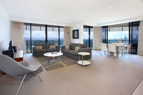 Luxury 3 Bedroom In Heart Of Broadbeach - Accommodation in Surfers Paradise 3