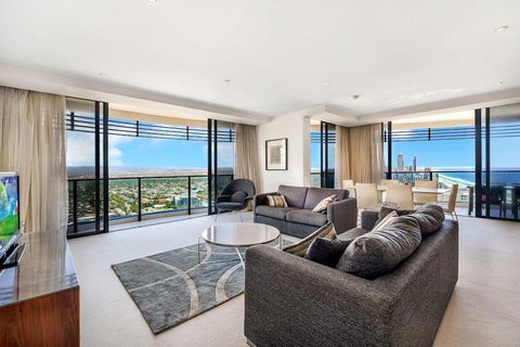 Luxury 3 Bedroom In Heart Of Broadbeach - Accommodation in Surfers Paradise 0