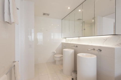 Luxury 3 Bedroom In Heart Of Broadbeach - Accommodation in Surfers Paradise 4