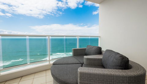 Pacific Views Resort - Accommodation in Surfers Paradise 0