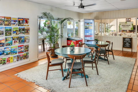 Coral Tree Inn - Accommodation in Surfers Paradise 16