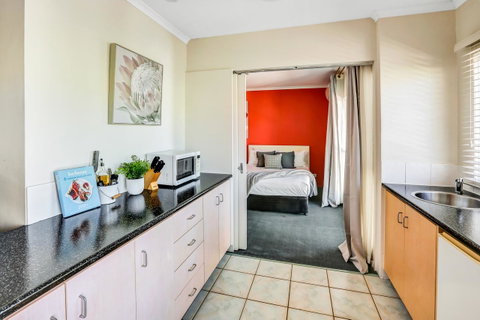 Coral Tree Inn - Accommodation in Surfers Paradise 27