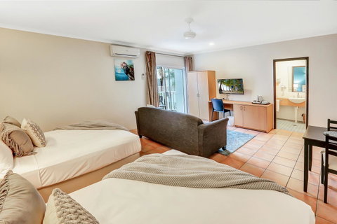 Coral Tree Inn - Accommodation in Surfers Paradise 15