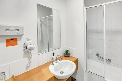 Coral Tree Inn - Accommodation in Surfers Paradise 33