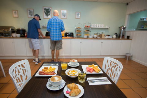 Coral Tree Inn - Accommodation in Surfers Paradise 8