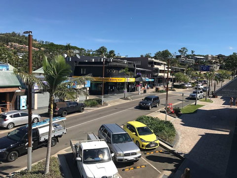 Location! 2BR Town View Unit In Centre Of Airlie. - Accommodation in Surfers Paradise 12