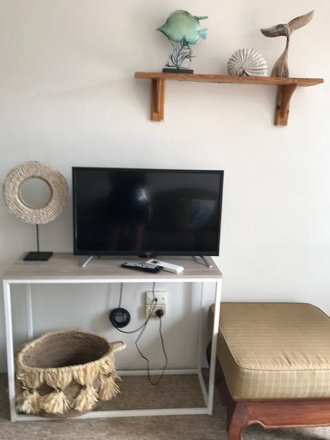 Location! 2BR Town View Unit In Centre Of Airlie. - Accommodation in Surfers Paradise 13