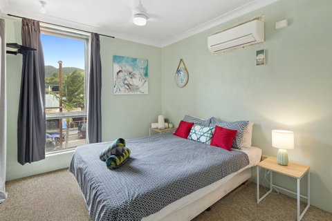 Location! 2BR Town View Unit In Centre Of Airlie. - Accommodation in Surfers Paradise 0
