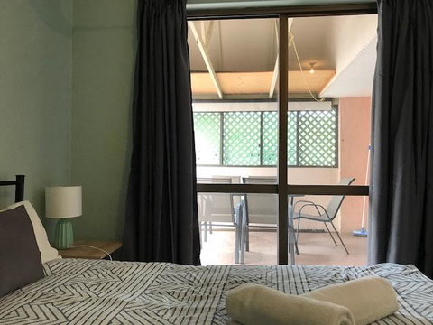 Location! 2BR Town View Unit In Centre Of Airlie. - Accommodation in Surfers Paradise 9