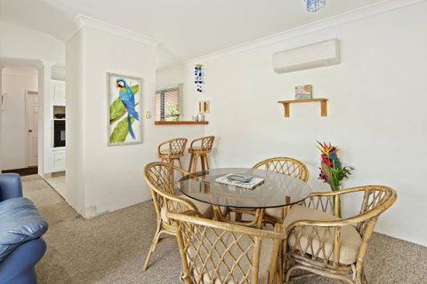 Location! 2BR Town View Unit In Centre Of Airlie. - Accommodation in Surfers Paradise 7