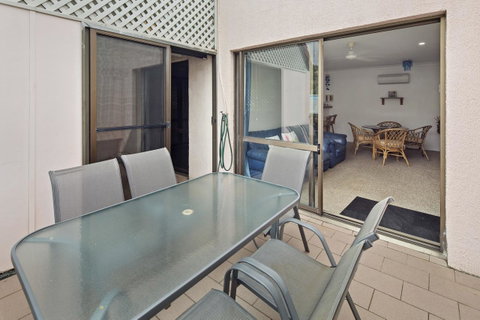 Location! 2BR Town View Unit In Centre Of Airlie. - Accommodation in Surfers Paradise 17