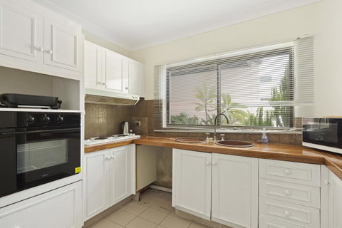 Location! 2BR Town View Unit In Centre Of Airlie. - Accommodation in Surfers Paradise 11