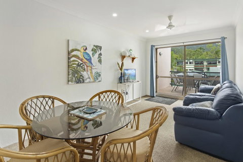 Location! 2BR Town View Unit In Centre Of Airlie. - Accommodation in Surfers Paradise 15