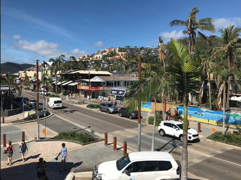Location! 2BR Town View Unit In Centre Of Airlie. - Accommodation in Surfers Paradise 20