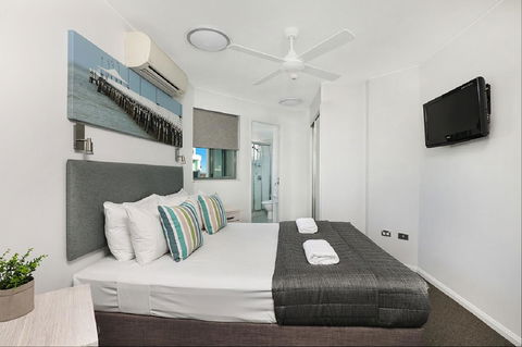 Malibu Apartments - Accommodation in Surfers Paradise 8