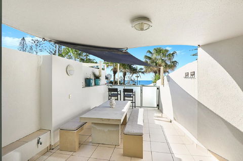 Malibu Apartments - Accommodation in Surfers Paradise 9
