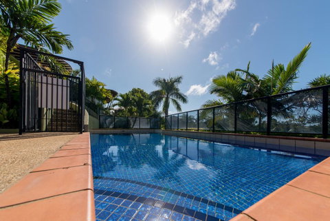Paradise Penthouse At Waves - Airlie Beach - Accommodation in Surfers Paradise 2
