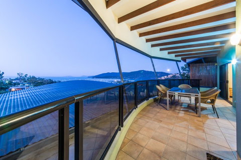 Paradise Penthouse At Waves - Airlie Beach - Accommodation in Surfers Paradise 24