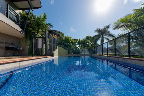 Paradise Penthouse At Waves - Airlie Beach - Accommodation in Surfers Paradise 1