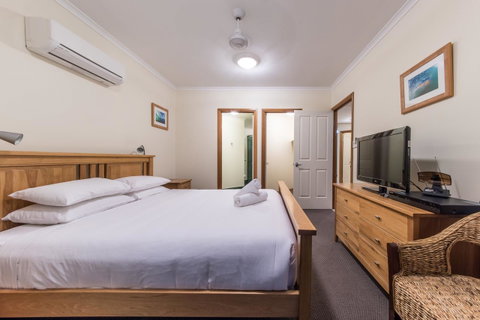 Paradise Penthouse At Waves - Airlie Beach - Accommodation in Surfers Paradise 11