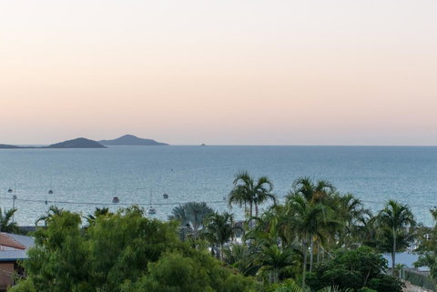 Paradise Penthouse At Waves - Airlie Beach - Accommodation in Surfers Paradise 30