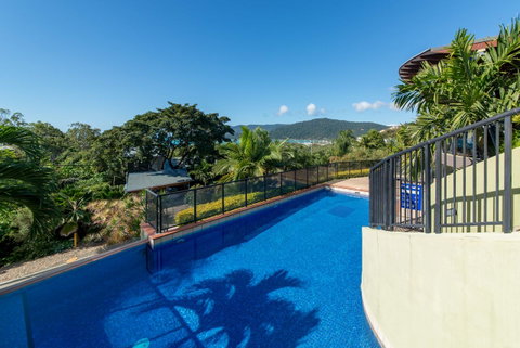 Paradise Penthouse At Waves - Airlie Beach - Accommodation in Surfers Paradise 0