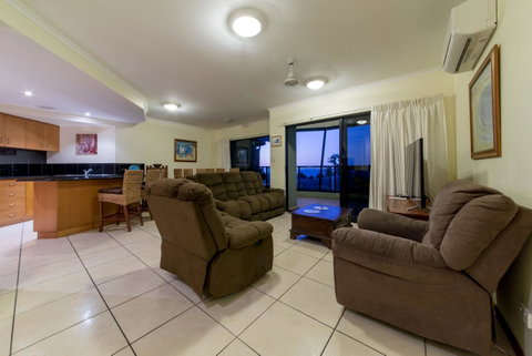 Paradise Penthouse At Waves - Airlie Beach - Accommodation in Surfers Paradise 10