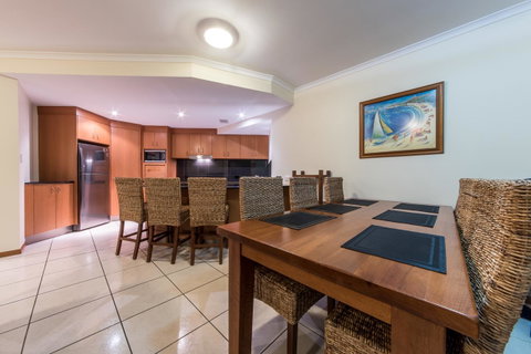 Paradise Penthouse At Waves - Airlie Beach - Accommodation in Surfers Paradise 5