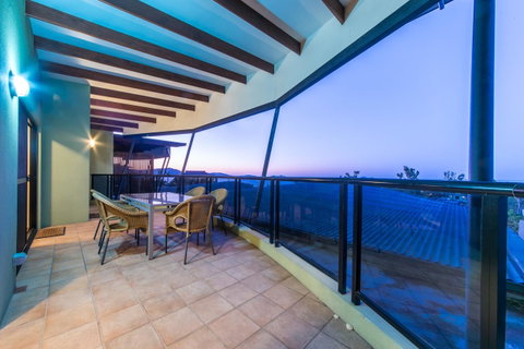 Paradise Penthouse At Waves - Airlie Beach - Accommodation in Surfers Paradise 26