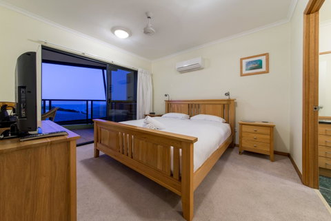 Paradise Penthouse At Waves - Airlie Beach - Accommodation in Surfers Paradise 13