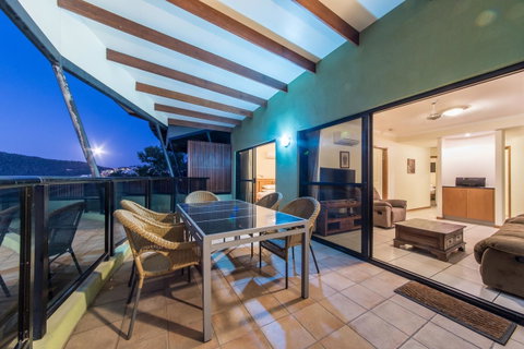 Paradise Penthouse At Waves - Airlie Beach - Accommodation in Surfers Paradise 27