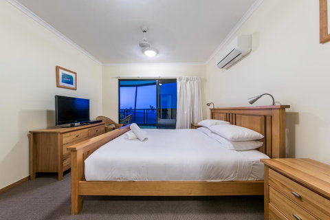 Paradise Penthouse At Waves - Airlie Beach - Accommodation in Surfers Paradise 15