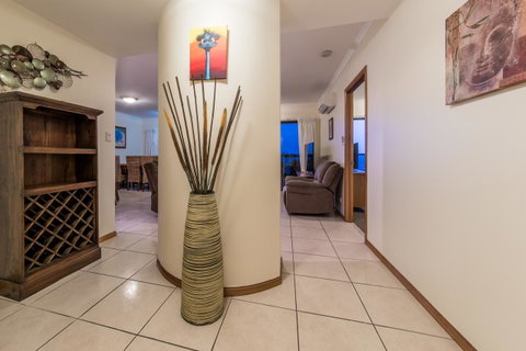 Paradise Penthouse At Waves - Airlie Beach - Accommodation in Surfers Paradise 19