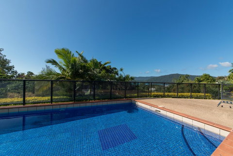 Paradise Penthouse At Waves - Airlie Beach - Accommodation in Surfers Paradise 3