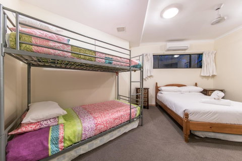 Paradise Penthouse At Waves - Airlie Beach - Accommodation in Surfers Paradise 17