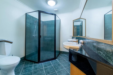 Paradise Penthouse At Waves - Airlie Beach - Accommodation in Surfers Paradise 20