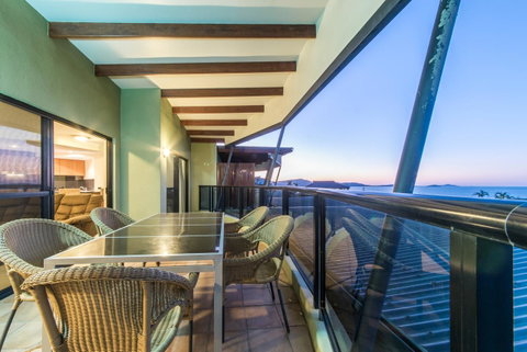 Paradise Penthouse At Waves - Airlie Beach - Accommodation in Surfers Paradise 28