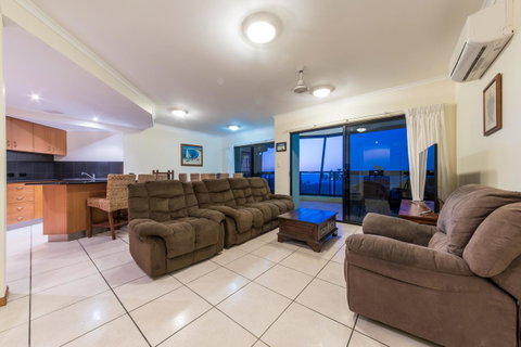 Paradise Penthouse At Waves - Airlie Beach - Accommodation in Surfers Paradise 9