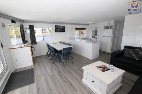 Coomera Houseboats - Accommodation in Surfers Paradise 8
