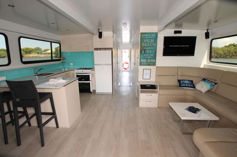 Coomera Houseboats - Accommodation in Surfers Paradise 9
